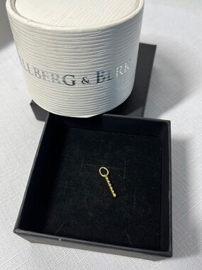 Hillberg & Berk Gold Twisted Mini Bar “I” Letter Charm Pendant. New. Gift!